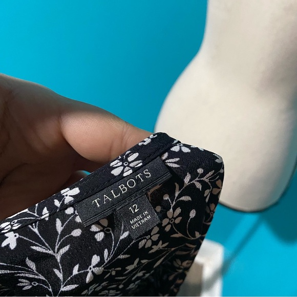 Talbots 12 Black White Floral Print Button Front Flutter Sleeve Blouse Top - Picture 6 of 6